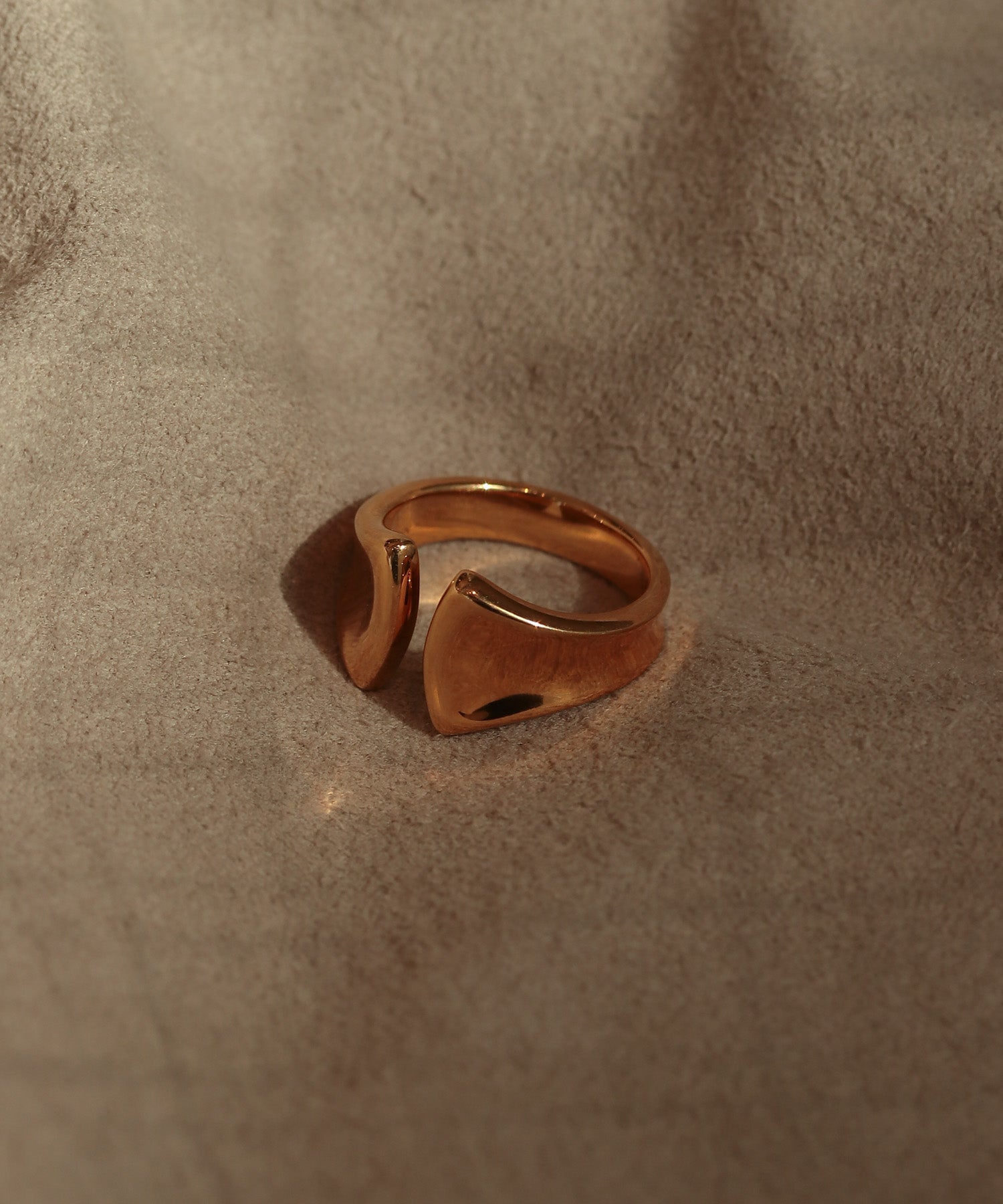 Ring – NOIR DE POUPEE