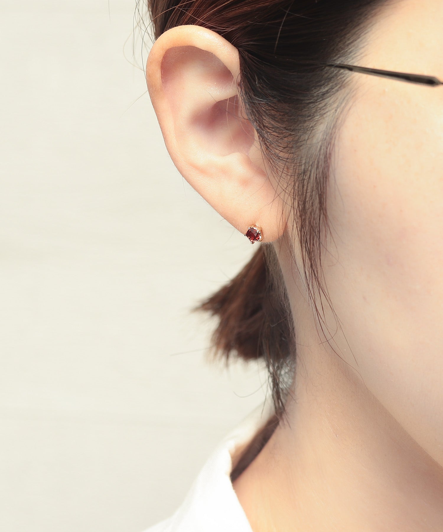 petit joie K10 ペンタゴンカット スタッドピアス 1P – NOIR DE