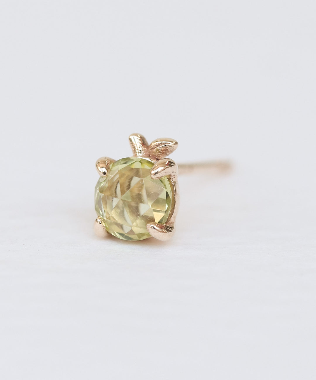 K10 Lucky U petit joie APPLE ピアス