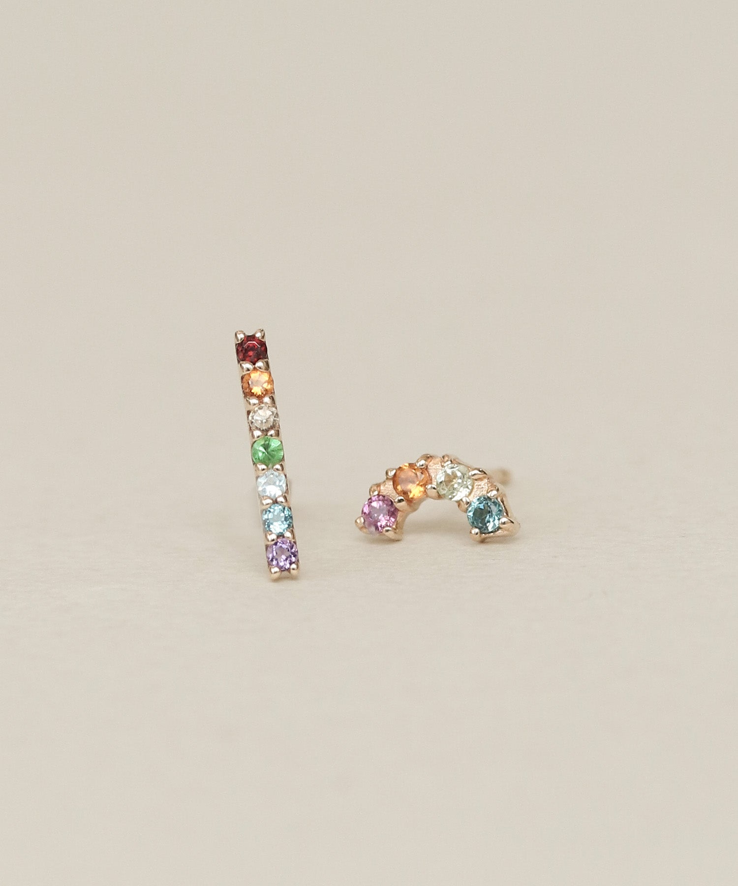 ete（エテ）の「○[レインボー] K10 ナチュラルストーン ピアス