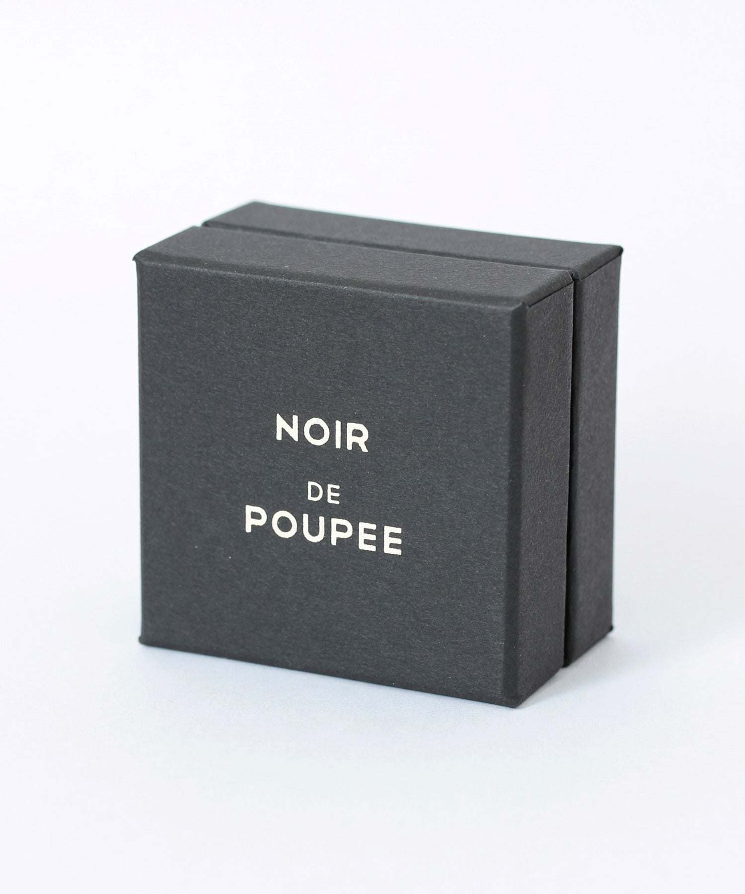K10 ツイスト 一粒ダイヤモンド ピンキーリング – NOIR DE POUPEE K10 ツイスト 一粒ダイヤモンド ピンキーリング – NOIR DE POUPEE